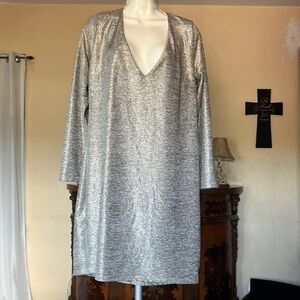 Beautiful dress size 2XL but fits XL also